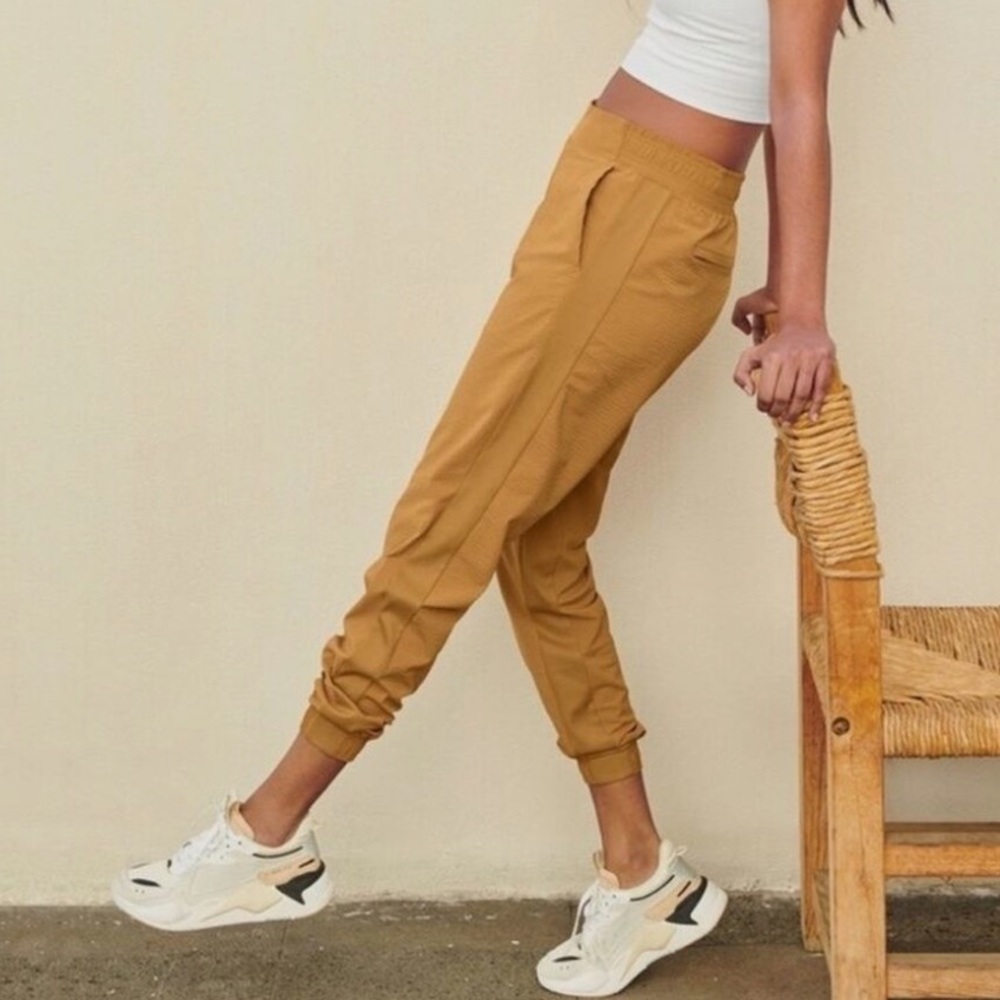Athleta Textured Brooklyn Jogger Tuscan Gold